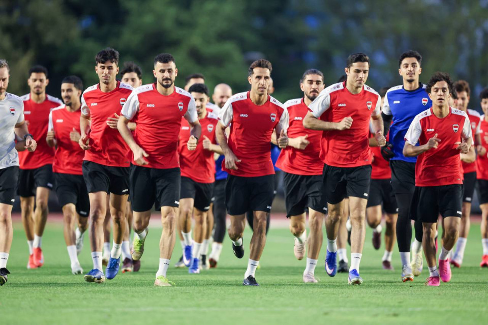 الحكومة العراقية تؤخر الدوام "ساعة" لمتابعة مباراة المنتخب الوطني وتقر مكافآت للتأهل