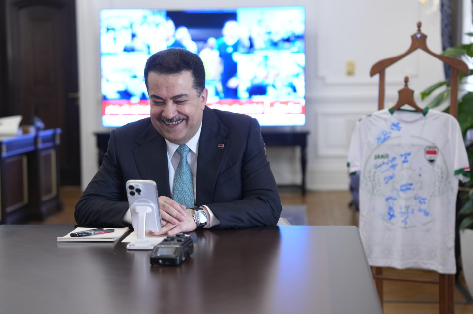 السوداني لبعثة المنتخب العراقي: بانتظاركم في بغداد لتكريمكم بمكافأة مميزة (فيديو)