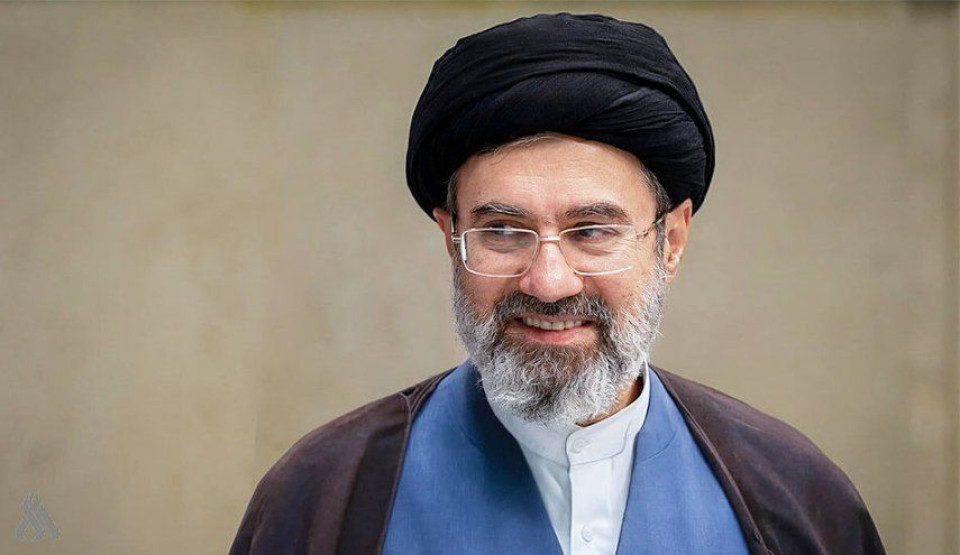 أول نشاط معلن.. مجتبى خامنئي يلتقي بزشكيان