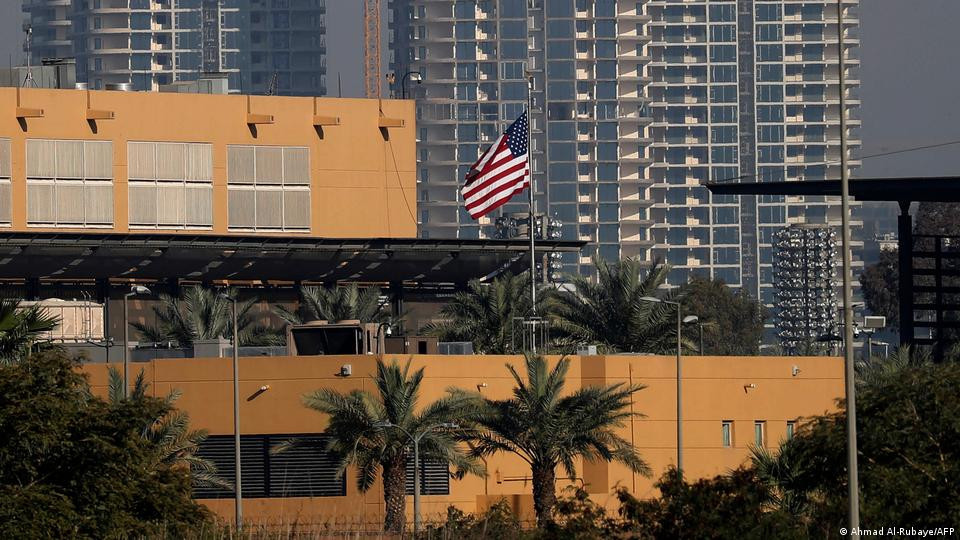 أمريكا والعراق يبحثان منع تكرار "كمين" مطار بغداد