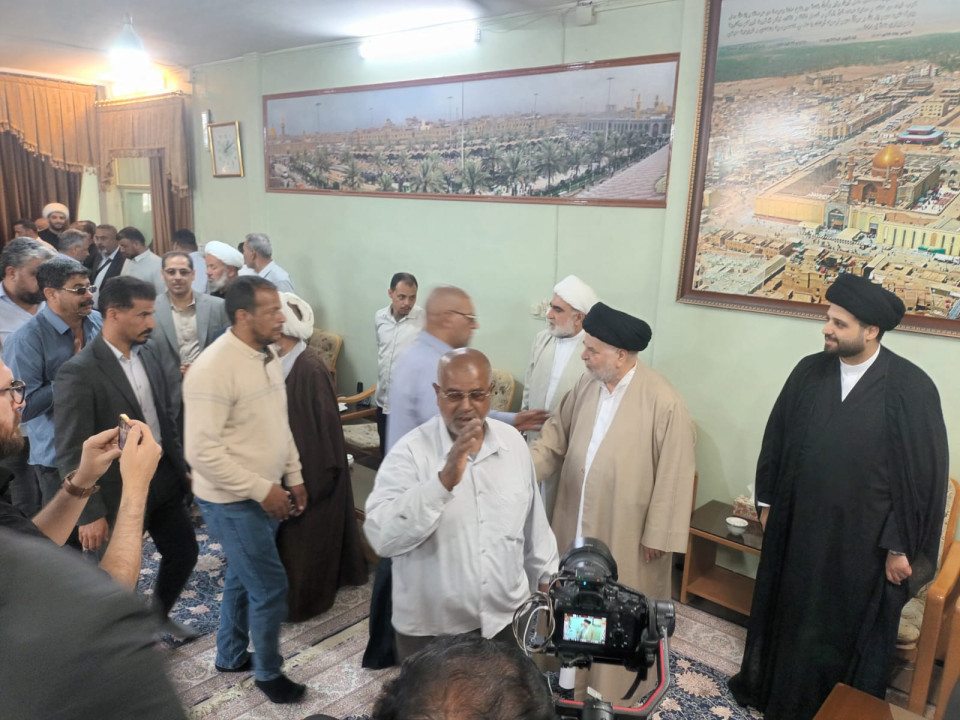 وكيل عام المرجع السيستاني يلتقي بوفد العتبة الحسينية الاغاثي بمدينة قم المقدسة ويرحب بتلاحم العراقيين مع الشعب الايراني في محنته