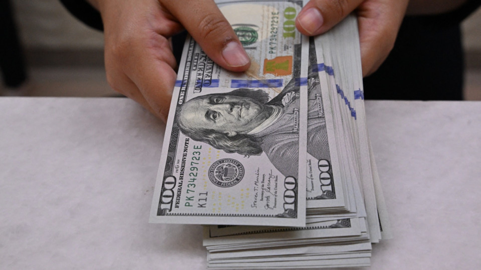 تراجع طفيف بأسعار صرف الدولار في العراق