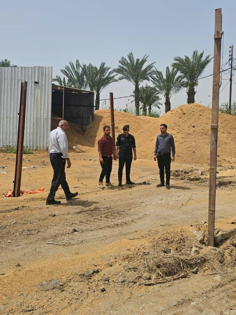 تحذير رسمي في الديوانية من وجود كميات كبيرة من مخلفات قشور الرز بنهر الديوانية