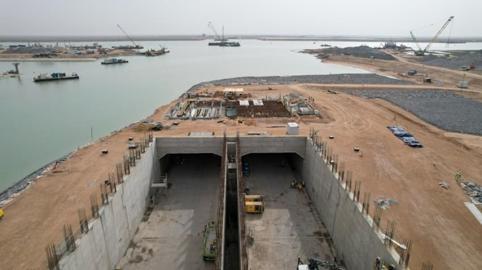 طريق بري عراقي لكسر احتكار "هرمز".. العالم يمر عبر البصرة وبغداد