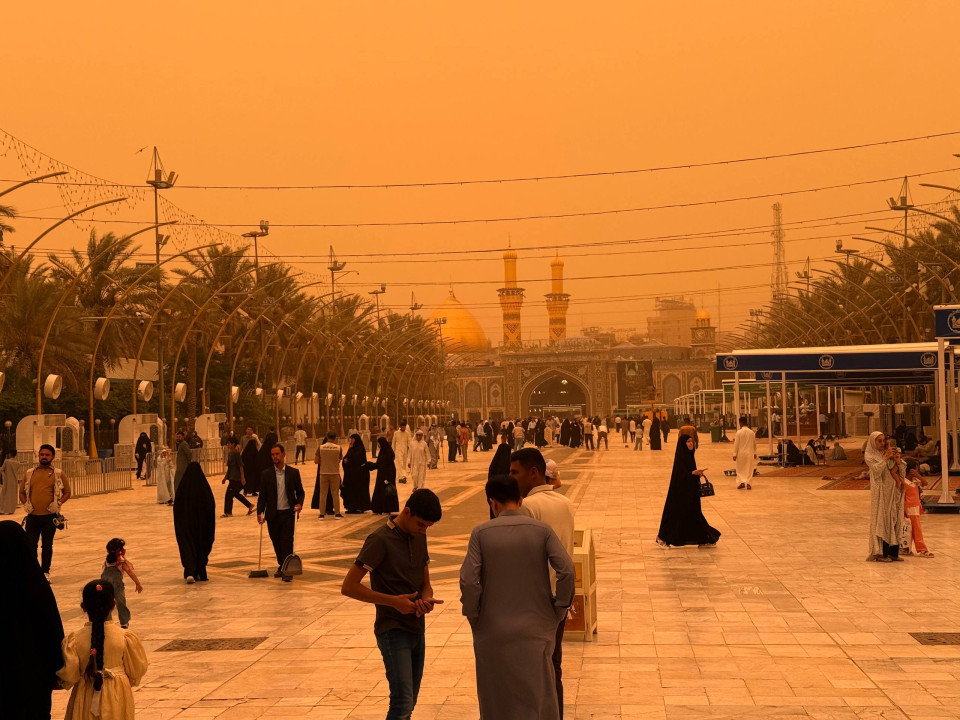 قادمة من الأنبار.. العاصفة الترابية تصل كربلاء (فيديو)