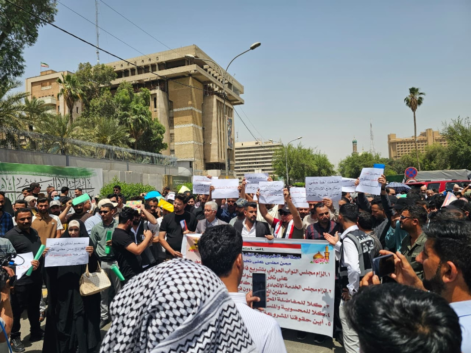 الخدمة الاتحادي: تعيين حملة الشهادات العليا والأوائل حق قانوني