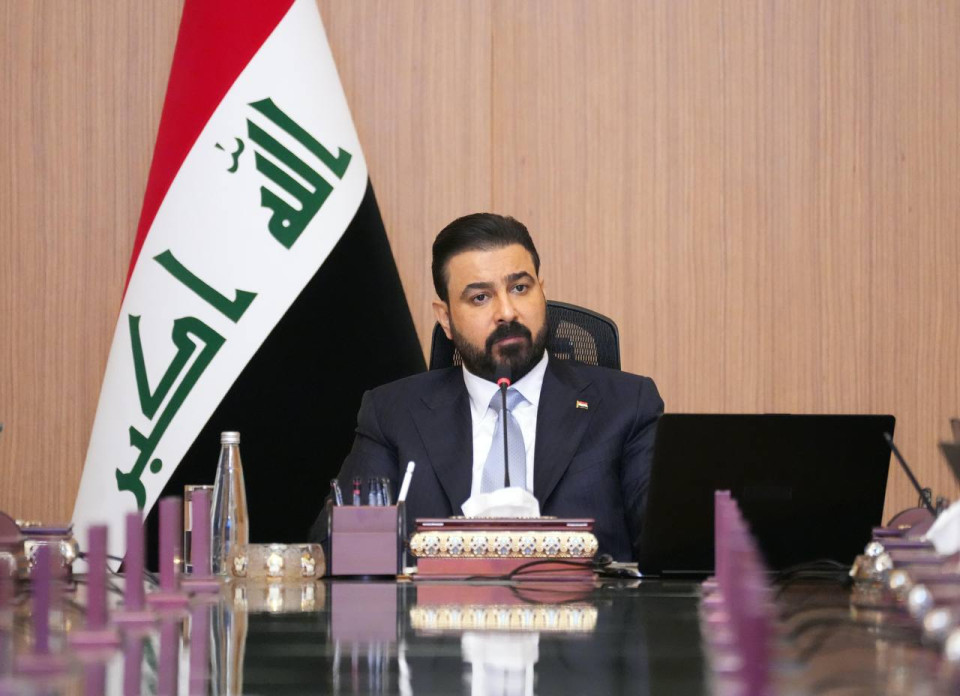 الزيدي يوجّه الجهات الرقابية بإنفاذ القانون والتحقيق في العقود الحكومية المبرمة