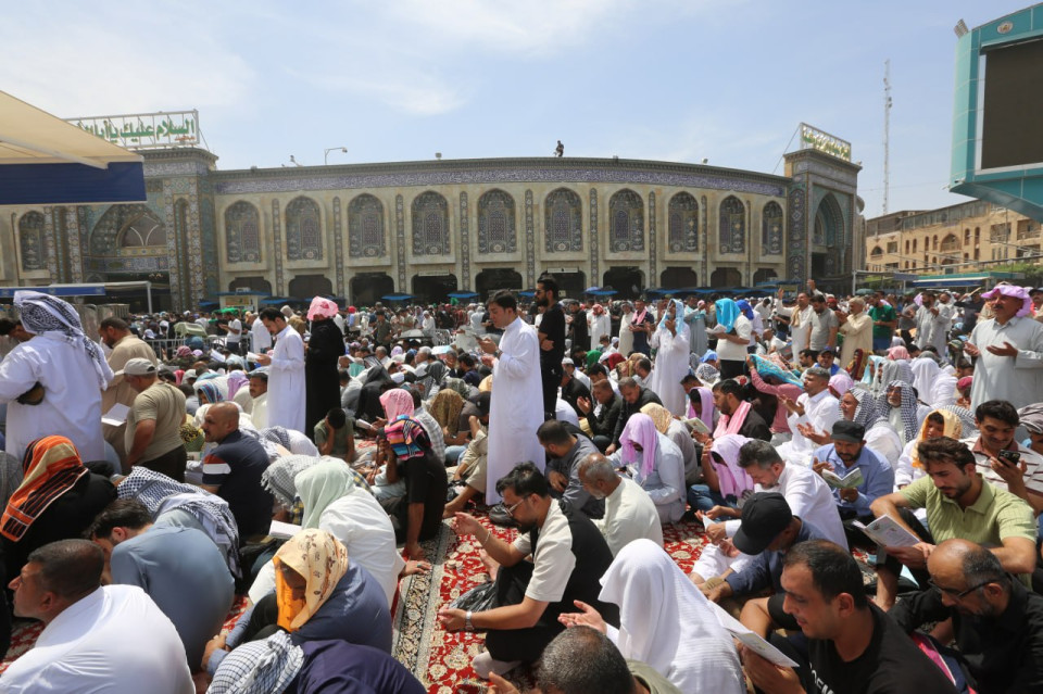 في يوم عرفة.. ملايين الزائرين يؤدون الصلوات ويرفعون الدعوات ويجتهدون بأداء العبادات في كربلاء