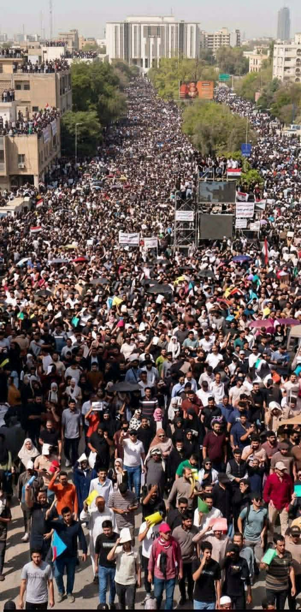 تجمع الخريجين القدامى يطالب بتشريع قانون خاص بهم ويستعد لتظاهرة مليونية في بغداد