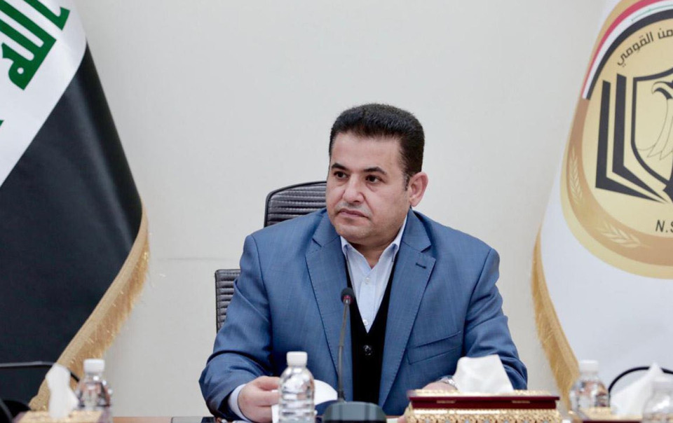 مستشار الأمن القومي ينفي دفع العراق رسوم مرور من مضيق هرمز