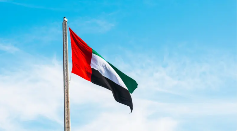 الإمارات تنفي "مزاعم" نقل مبالغ إلى إيران