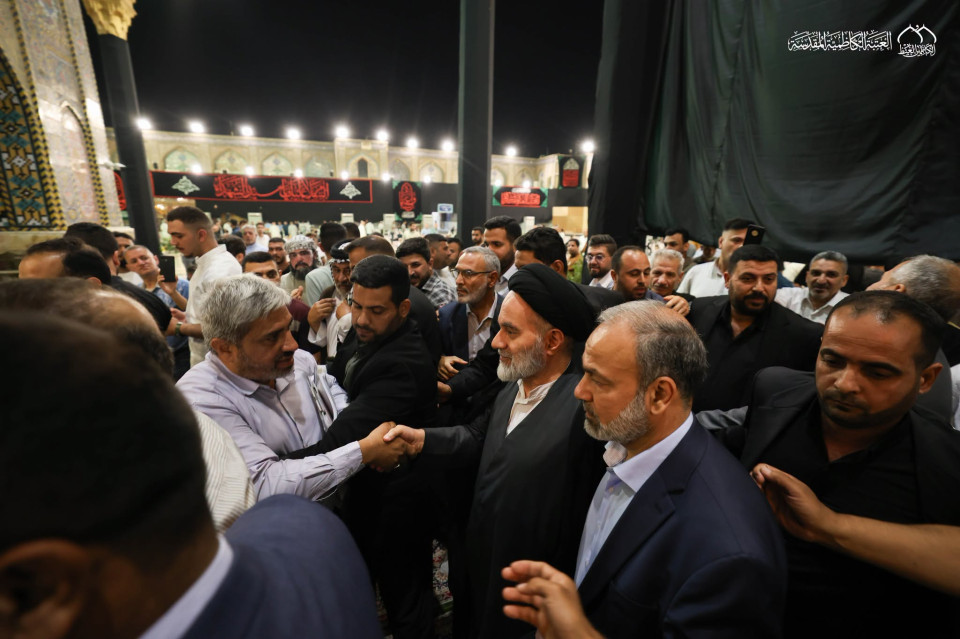 بالصور:اية الله السيد محمد رضا السيستاني يتشرف بزيارة الامامين الكاظمين في بغداد