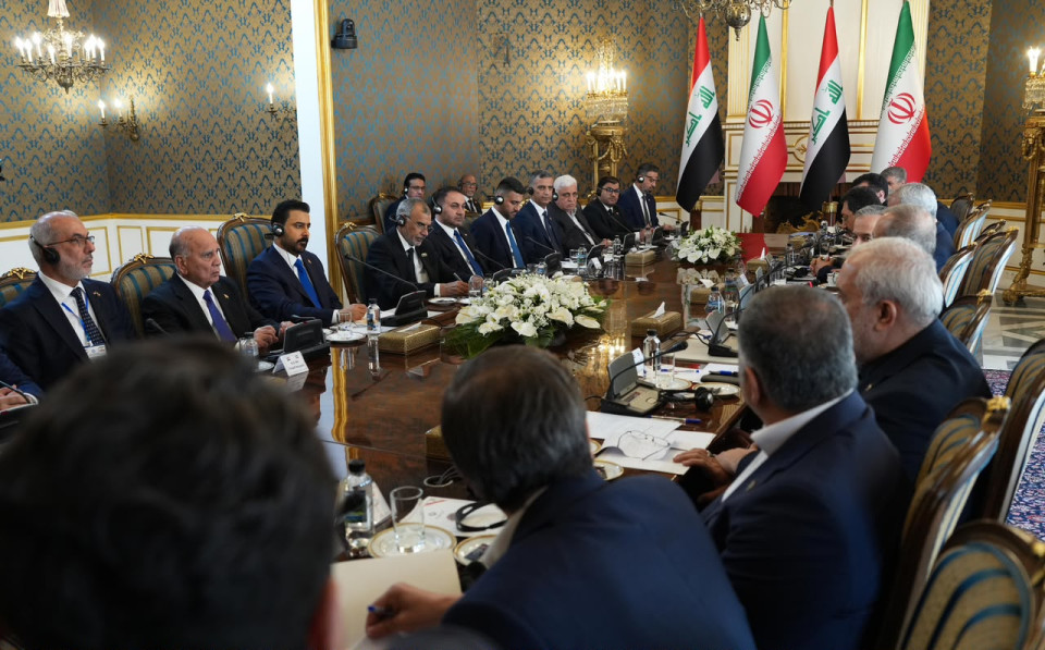 خلال زيارة الزيدي لطهران: ايران والعراق يدعوان الى امن واستثمار مشترك