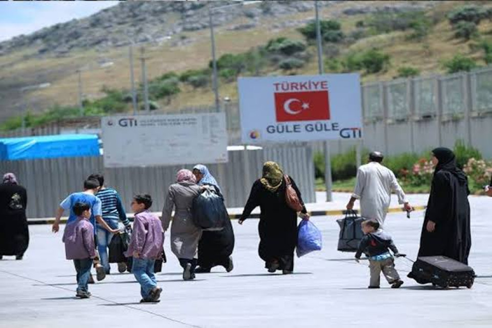 تركيا: 723 ألف سوري عادوا إلى بلادهم منذ سقوط نظام الأسد