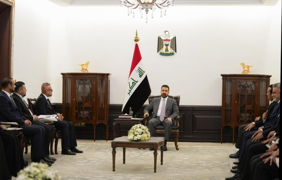 الزيدي يبحث مع كتلة الصادقون النيابية خطط موازنة 2027 ومشاريع الإصلاح الحكومي