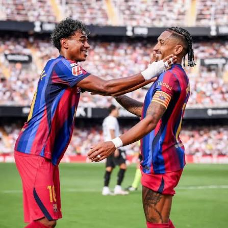 برشلونة يضرب فالنسيا بخماسية ويتصدر الليجا