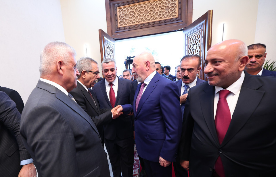 رئيس الجمهورية :يجب الاهتمام بواقع كربلاء الخدمي والعمراني كونها تستوعب الملايين من الزائرين ومنطلقاً لفتوى الجهاد الكفائي