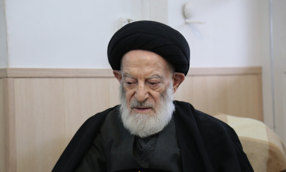 آية الله الشبيري الزنجاني يدخل المستشفى إثر وعكة صحية