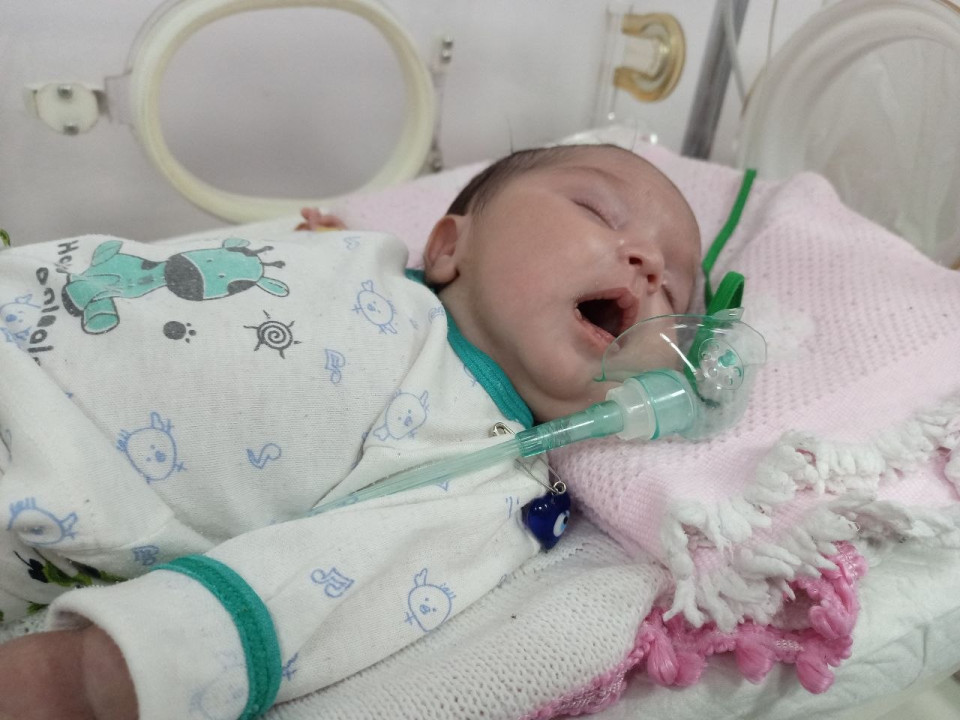 حالتها خطرة جداً.. ممثل السيد السيستاني يوعز بعلاج طفلة حديثة الولادة من تلعفر ونقلها من نينوى إلى كربلاء (فيديو)
