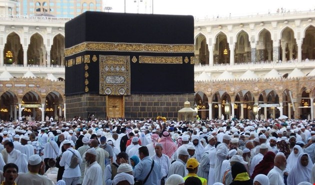 السعودية توقف العمرة مؤقتا لمواطنيها والمقيمين