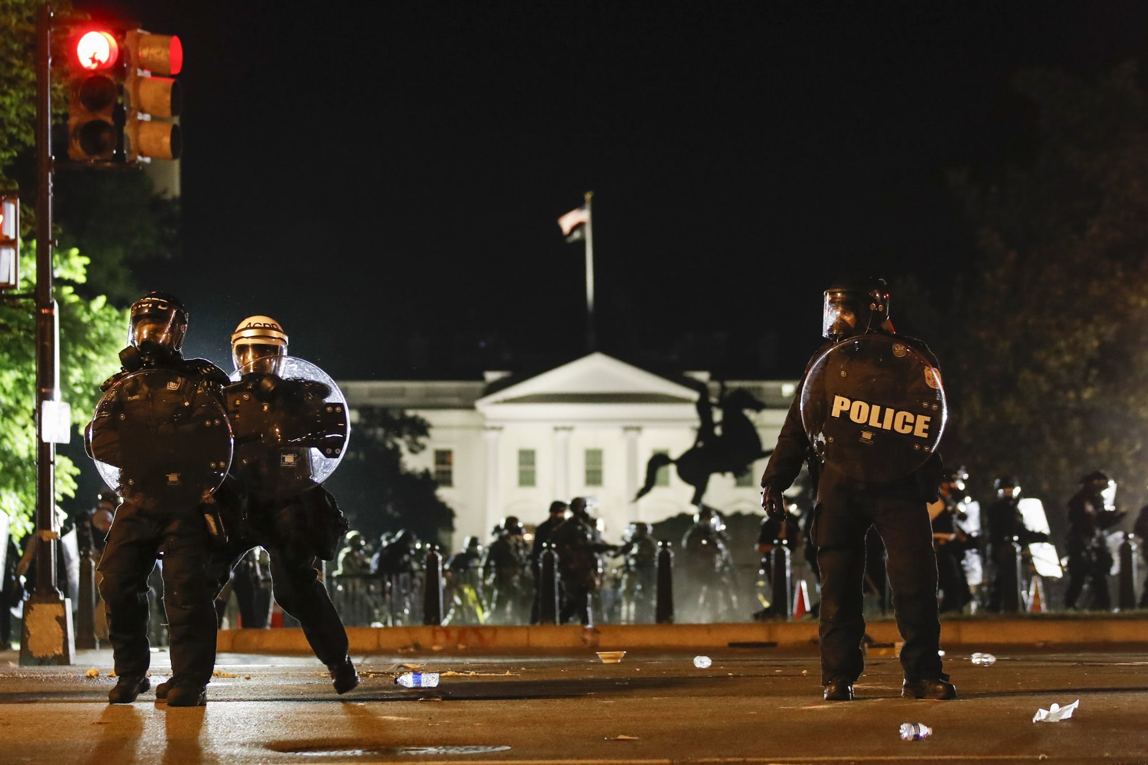 واشنطن تعلن حظر التجوال.. وقوات الحرس الوطني تستعد للنزول إلى الشوارع