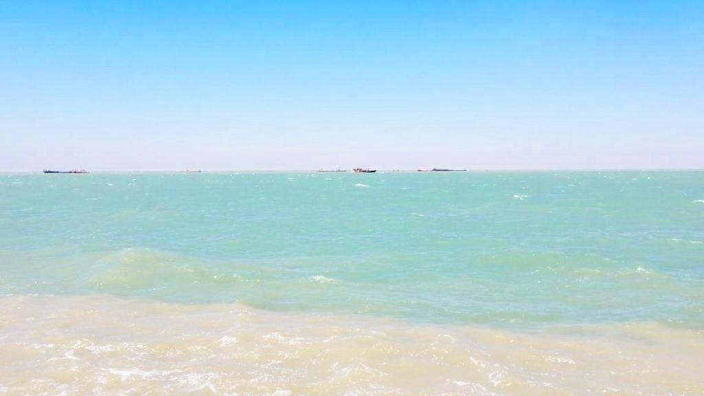 غرق باخرة ايرانية بالمياه الاقليمية العراقية .. والنقل تكشف التفاصيل