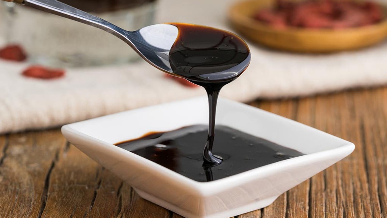 نائبة تطالب بمنع استيراد مادة دبس التمر