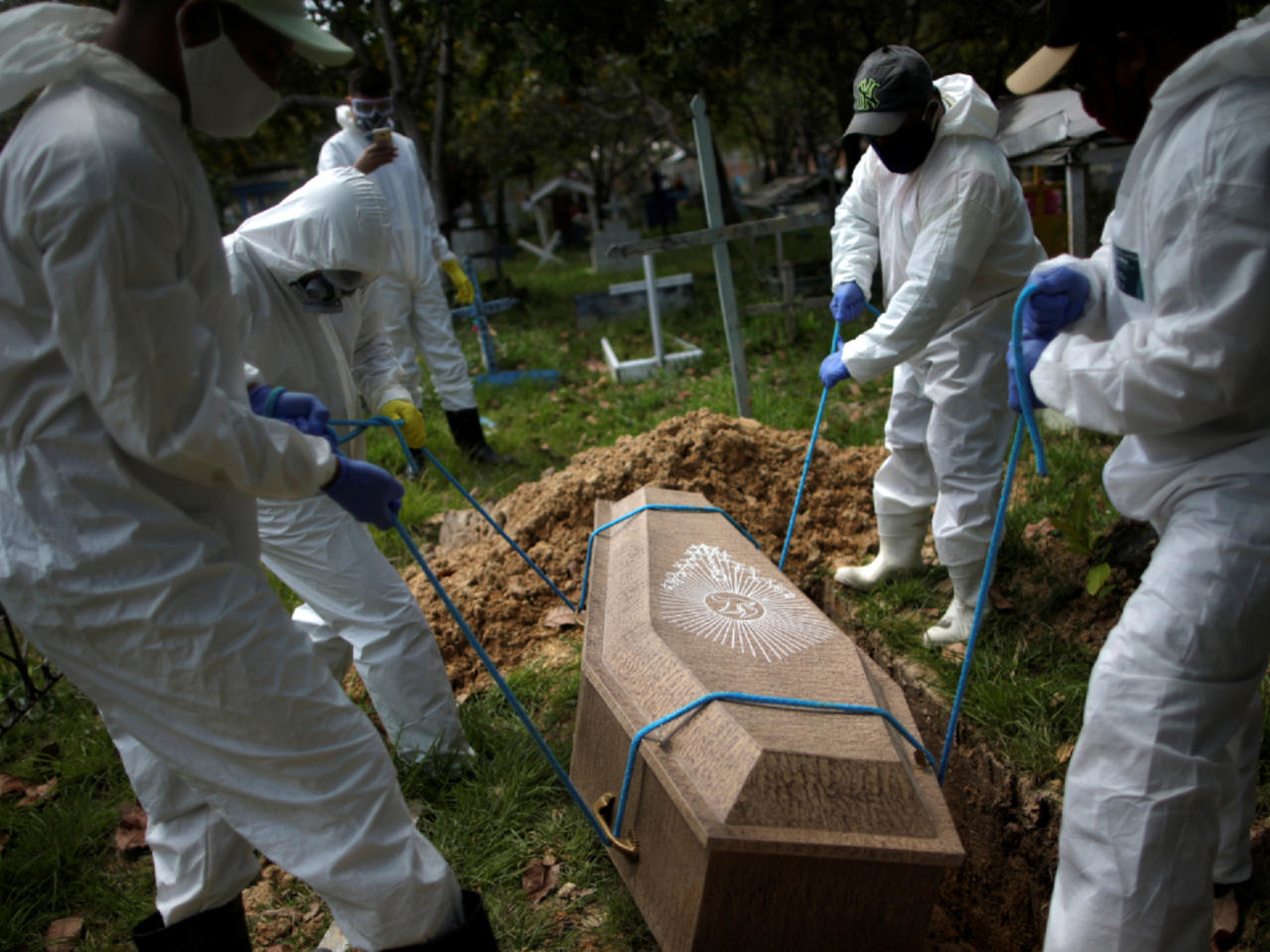 البرازيل.. حصيلة ضحايا كورونا تقترب من 100 ألف شخص