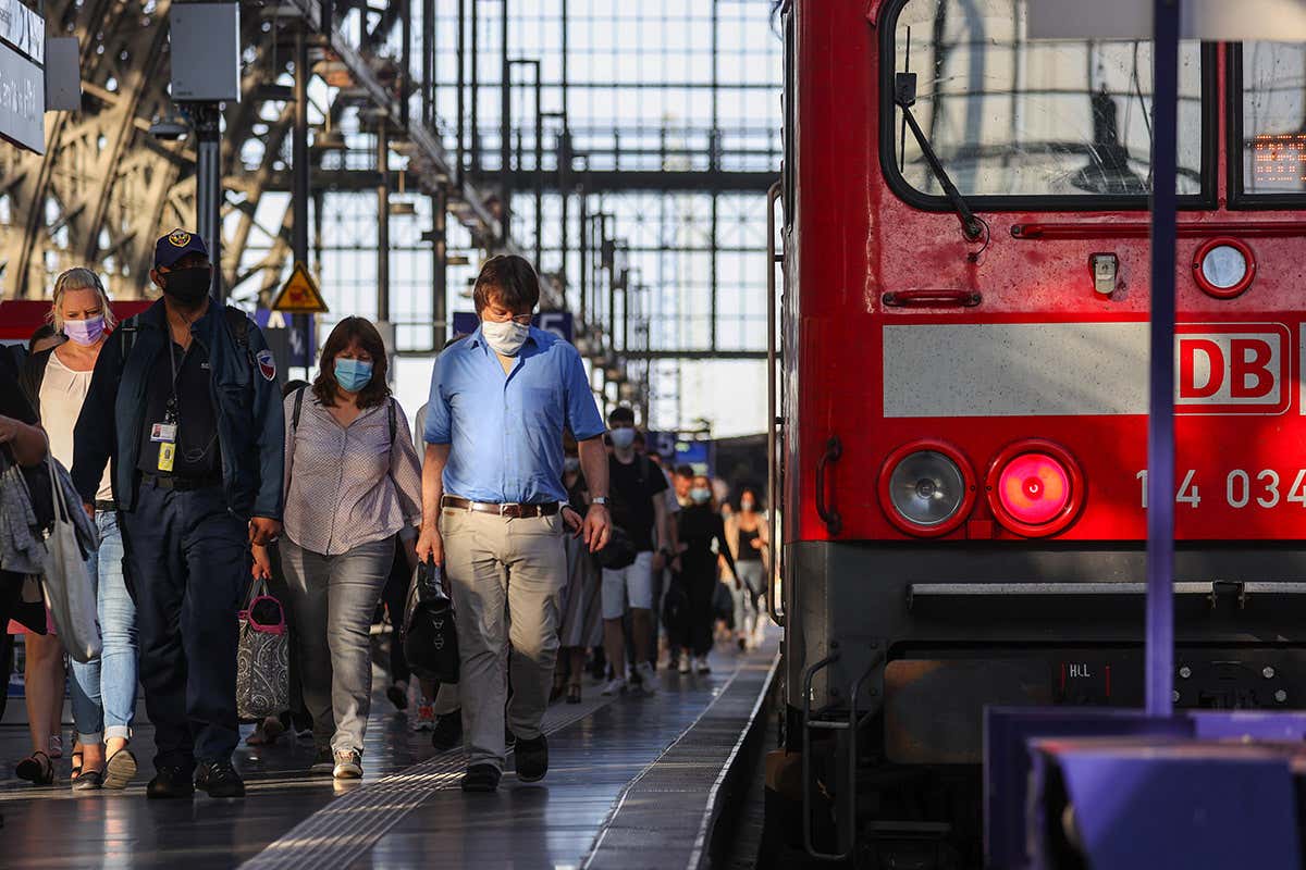 بريطانيا تسجل 1048 إصابة و16 وفاة جديدة بفيروس كورونا