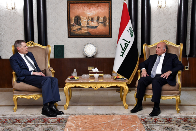 وزير الخارجية يبحث مع السفير الأمريكي العلاقات بين البلدين