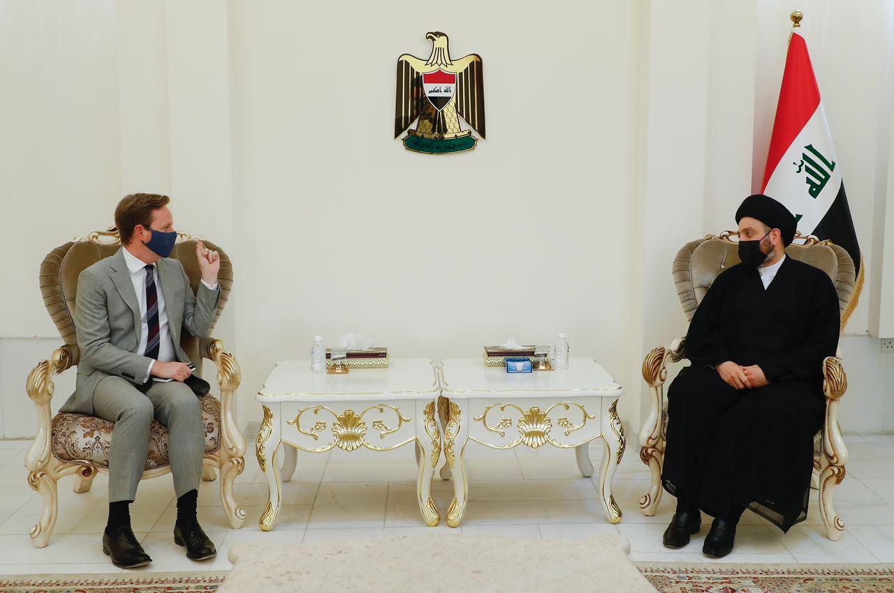 الحكيم للسفير البريطاني: العراق يسعى للابتعاد عن سياسة المحاور