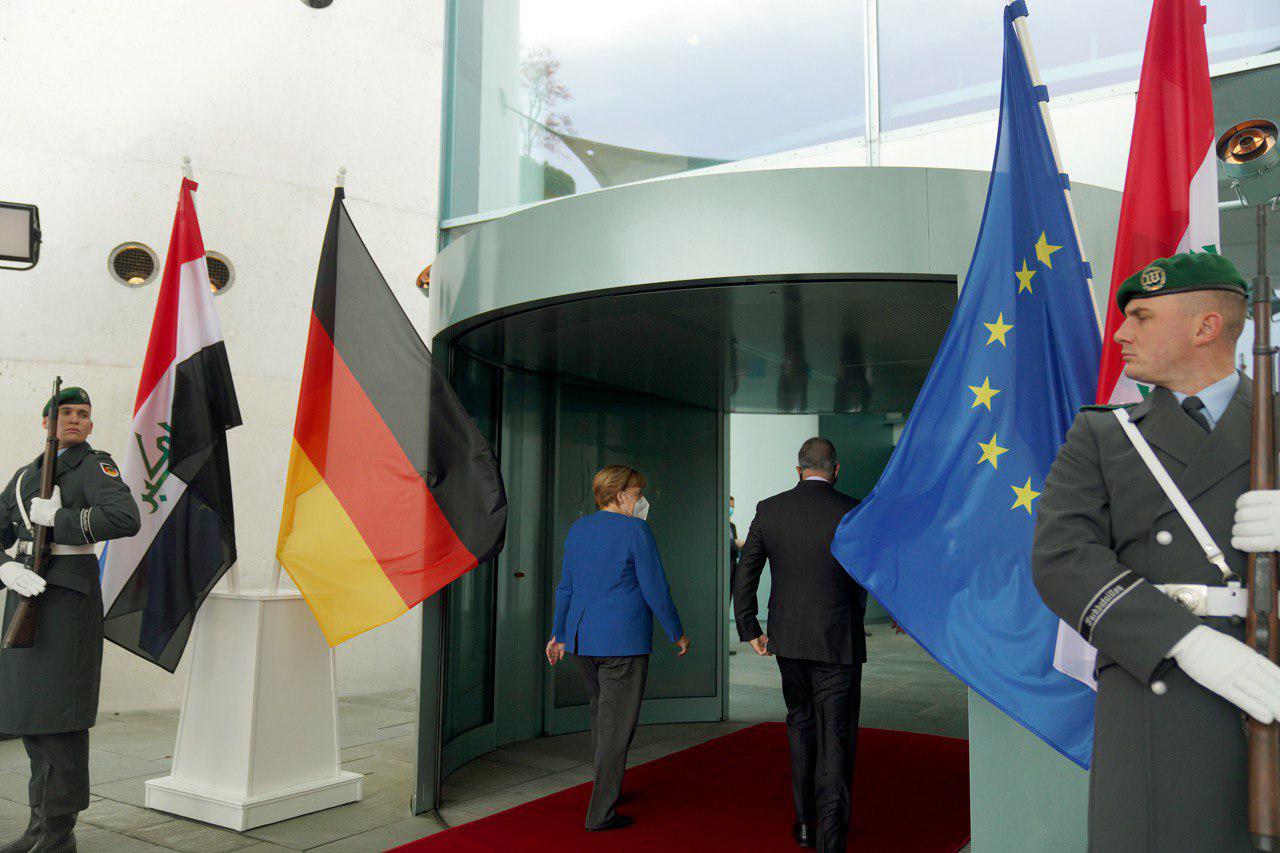 بالصور.. الكاظمي يلتقي ميركل في برلين