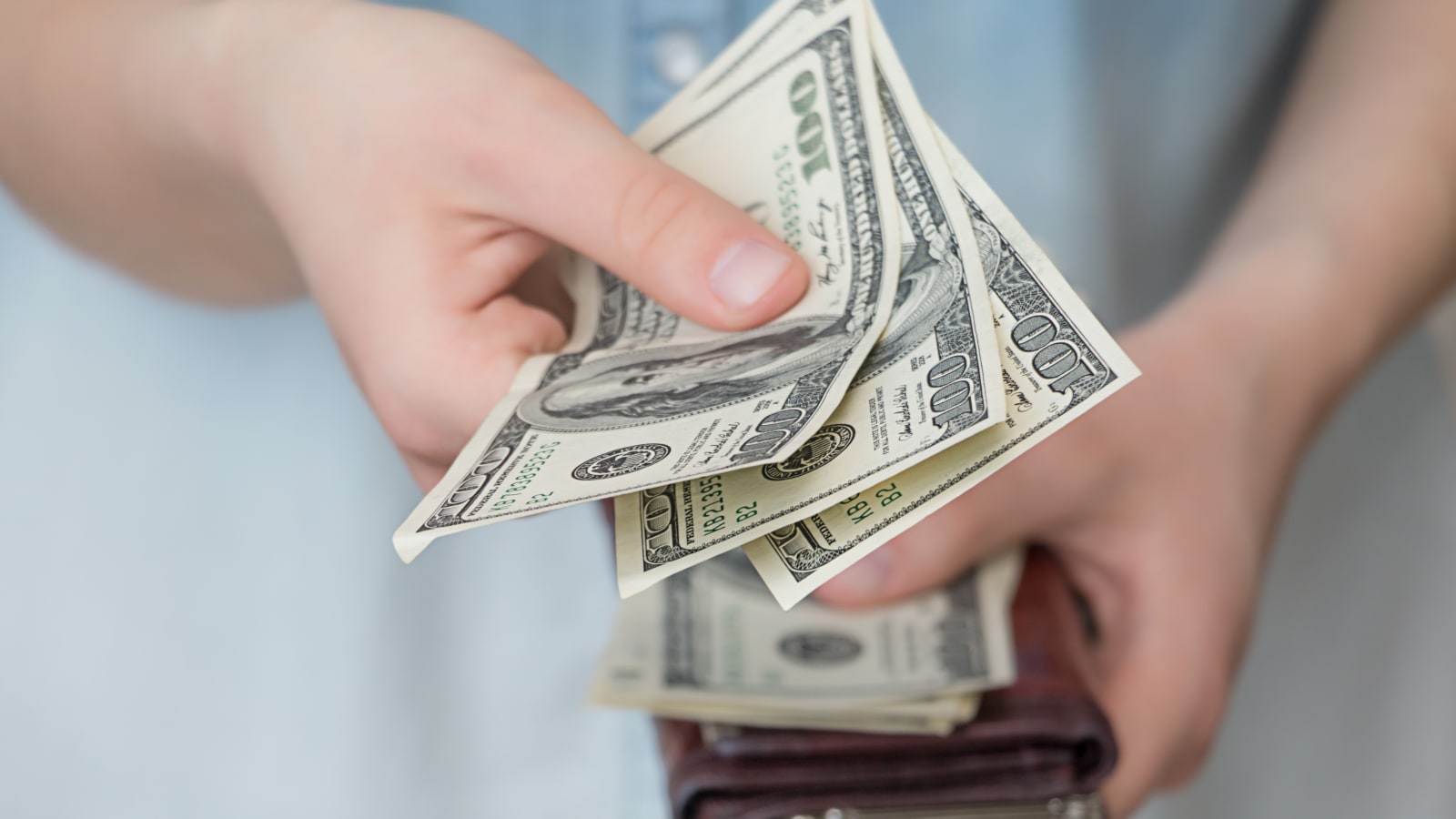 من جديد .. ارتفاع اسعار صرف الدولار امام الدينار العراقي في الاسواق المحلية