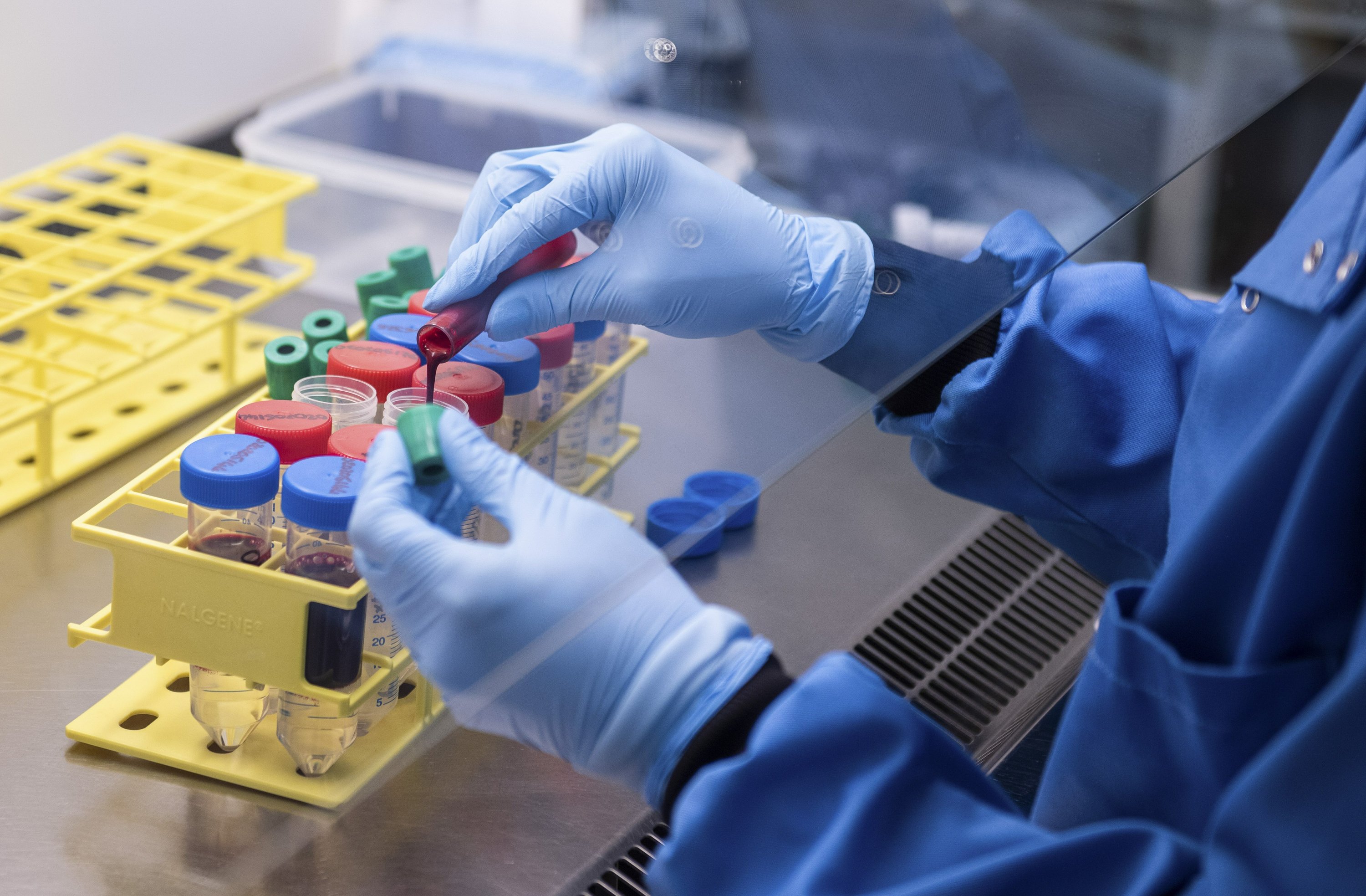 روسيا تسجل قرابة 300 وفاة و16.5 ألف إصابة جديدة بكورونا خلال 24 ساعة