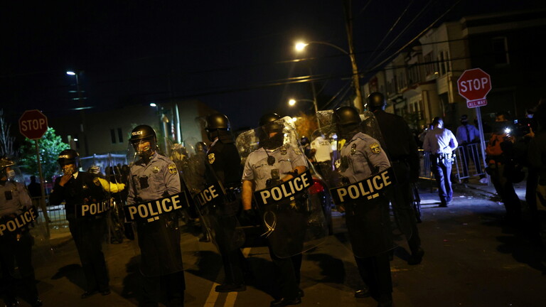 ضبط سيارة محملة بالديناميت في فيلادلفيا مع استمرار أعمال الشغب لليلة الثالثة