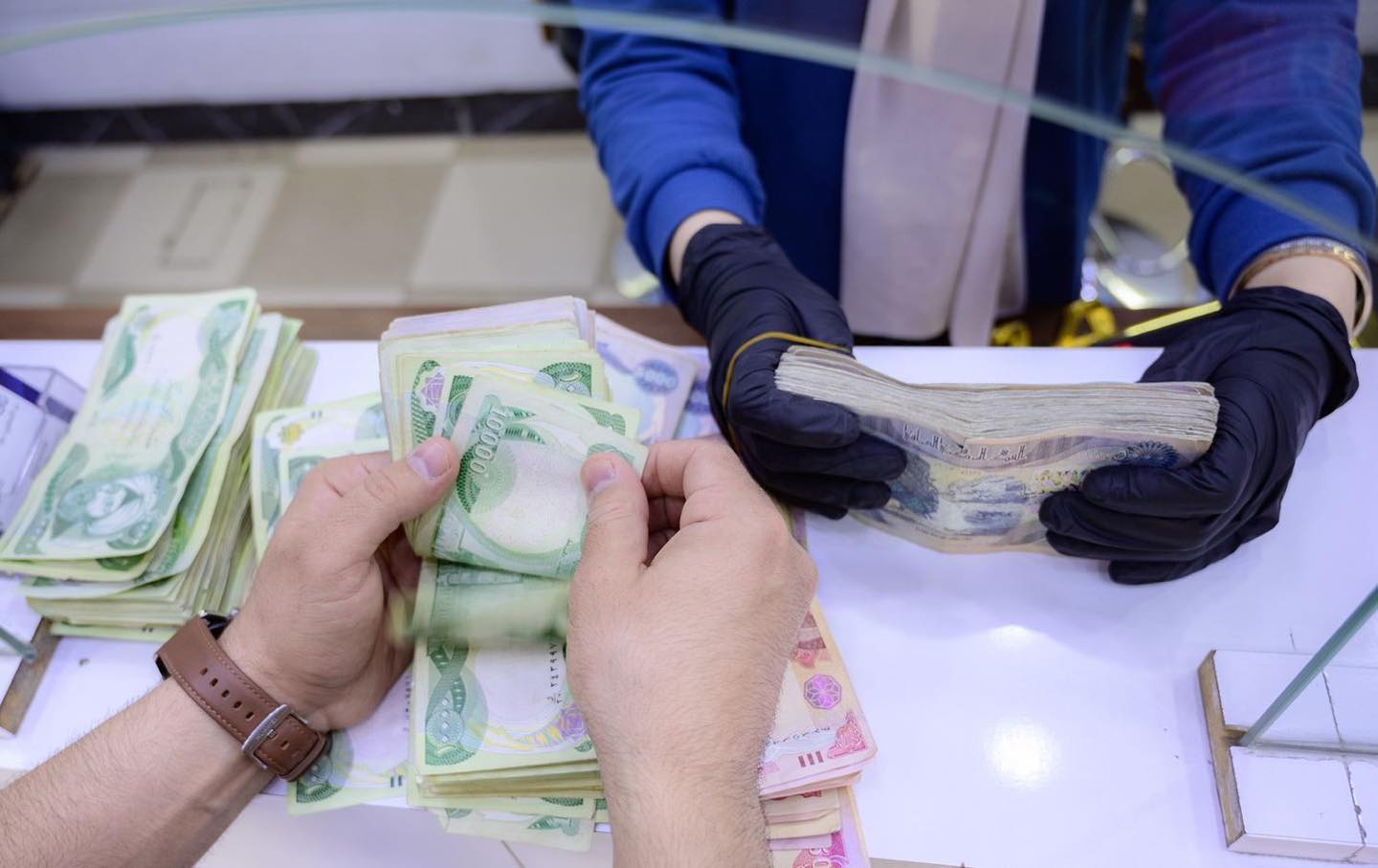 ’’الحكومة ستُفلس’’.. تصريح جديد يخص توزيع رواتب الموظفين في العراق