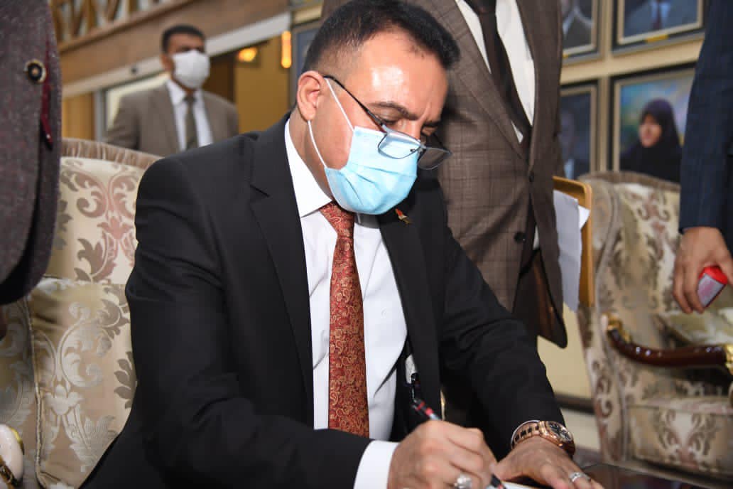 العراق يعلن استكمال الإجراءات المالية واللوجستية للحصول على لقاح كورونا