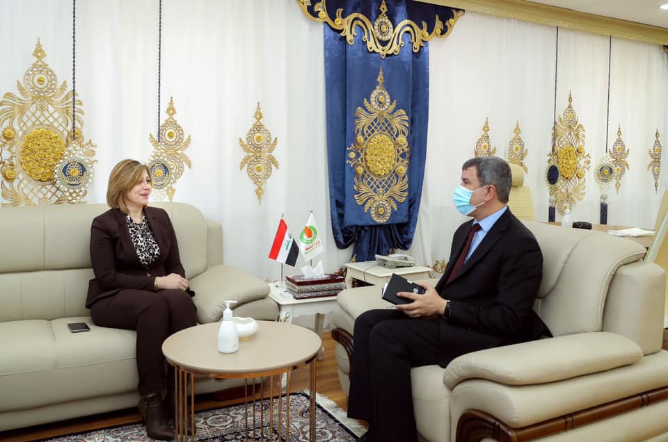 وزيرا الهجرة والنفط يبحثان آلية تجهيز الوقود للنازحين في المخيمات وخارجها