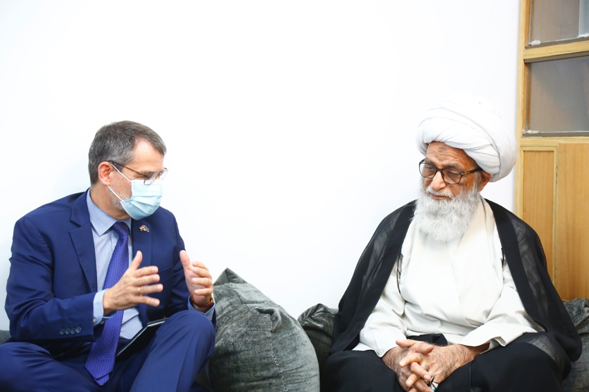 المرجع النجفي يبحث مع سفير الاتحاد الأوربي دعم العراق وتقديم الخبرات الأوربية
