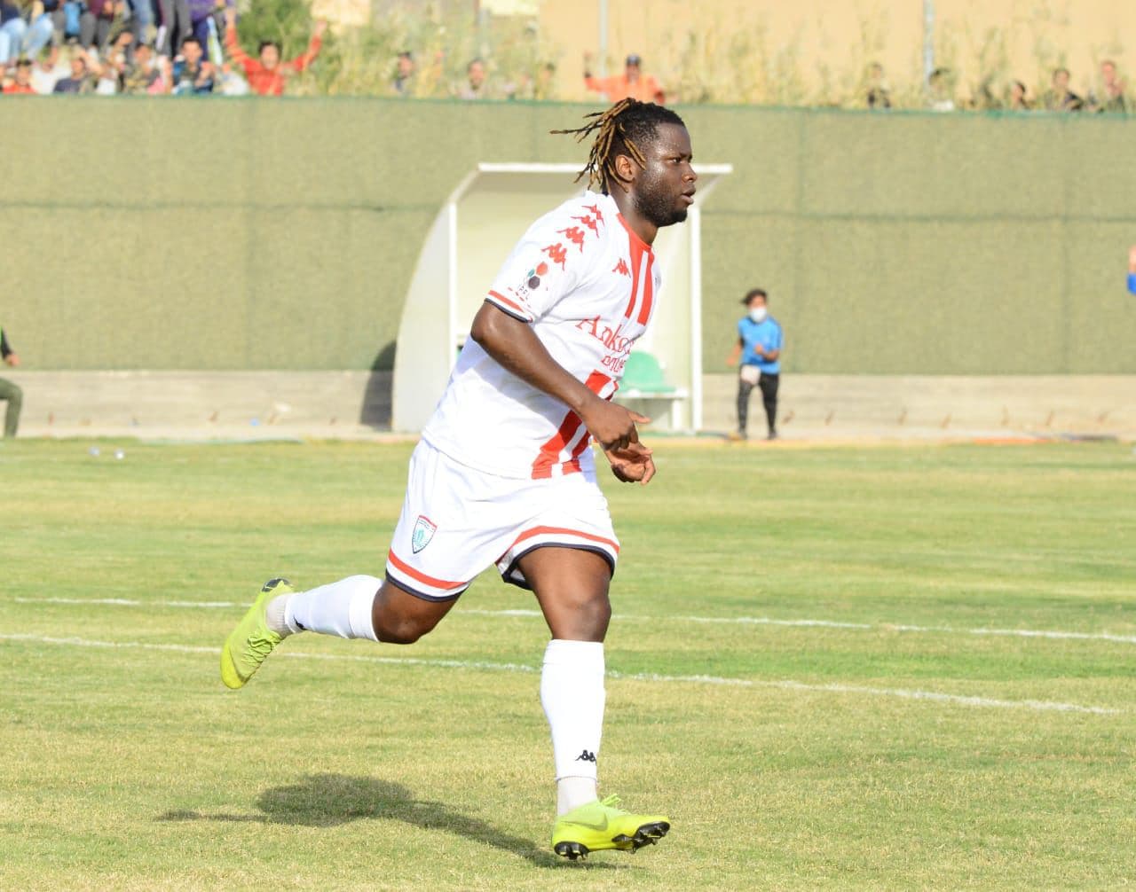 بالصور.. الديوانية يلحق الخسارة الاولى بالشرطة في دوري الكرة الممتاز