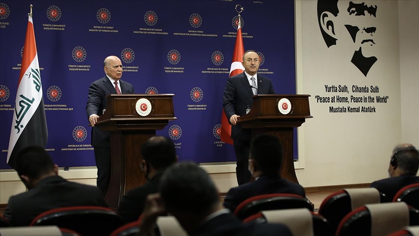 أوغلو: لا أهمية للفيزا بين العراق وتركيا وسنعمل على إلغائها قريباً