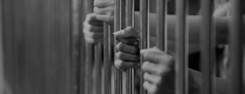 الحكم بالسجن 30 عاماً بحق ثلاثة مدانين بقضايا "تسليب" في الناصرية