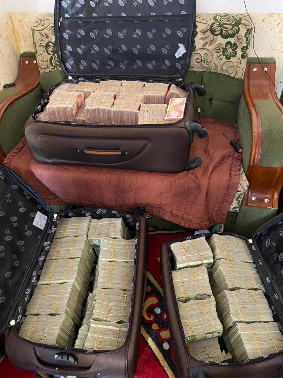 بين افرادها نساء.. اعتقال عصابة سرقت مصرفا في بغداد