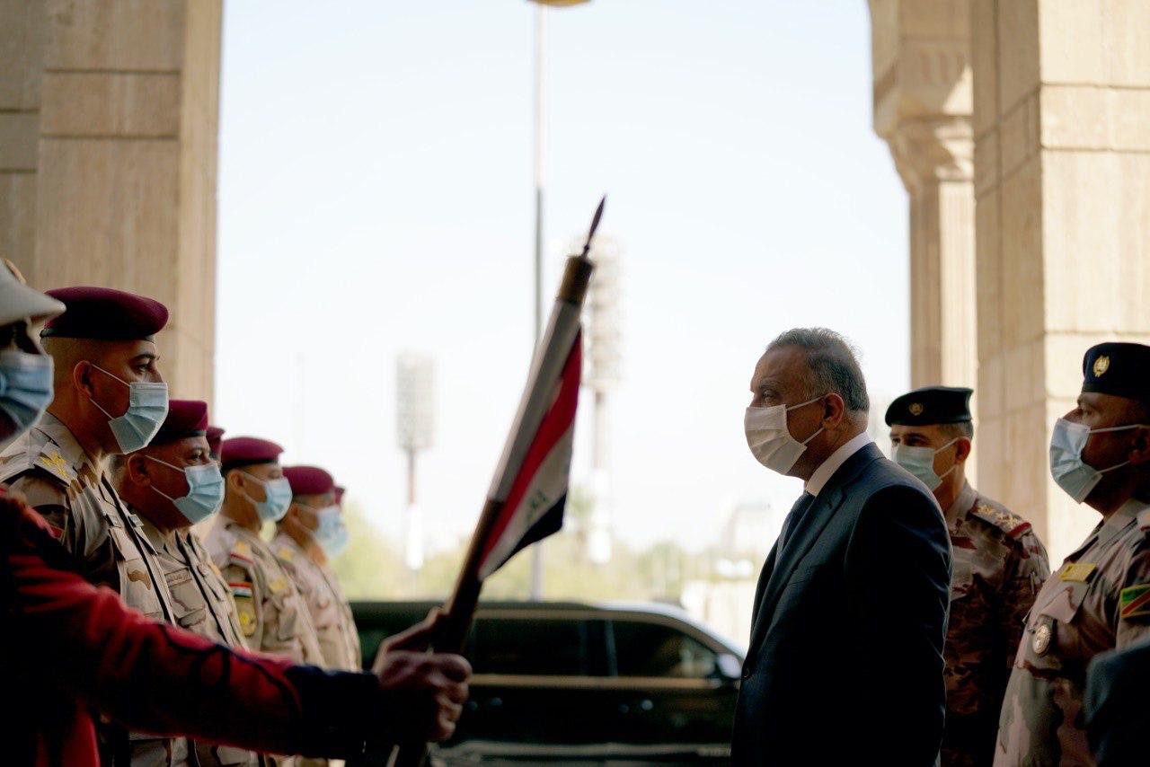 الكاظمي يترأس اجتماعاً أمنياً في مقر عمليات بغداد