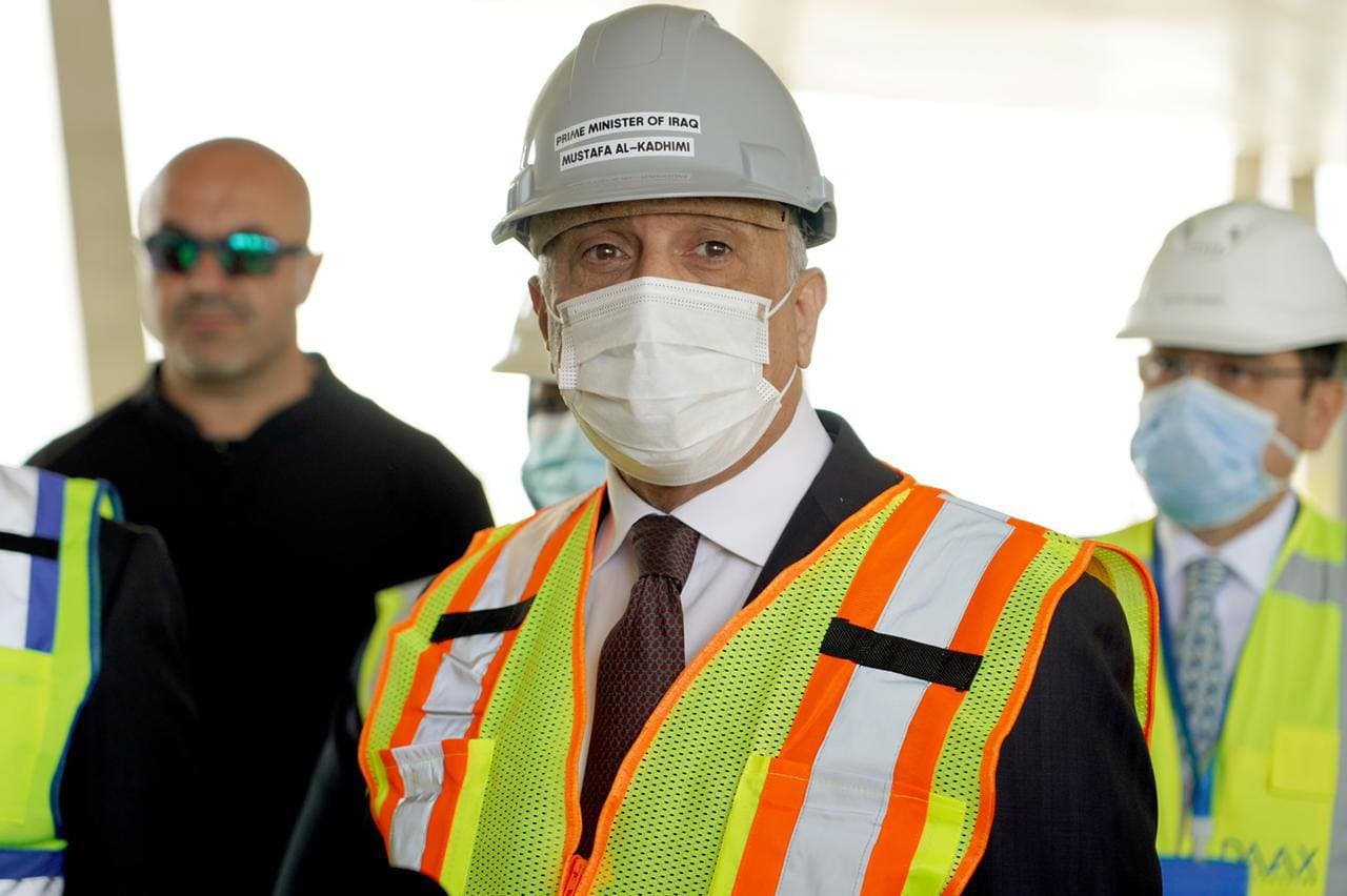 الكاظمي مغردا: العمل من أجل الوطن يبني صروحاً ويحمي المستقبل