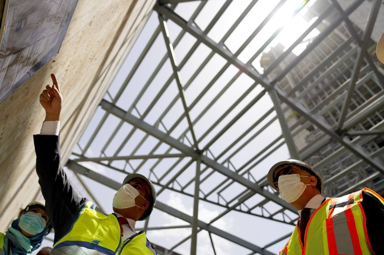 الكاظمي: مكافحة الفساد في المشاريع الاستثمارية محط اهتمام واولوية للحكومة (فيديو)