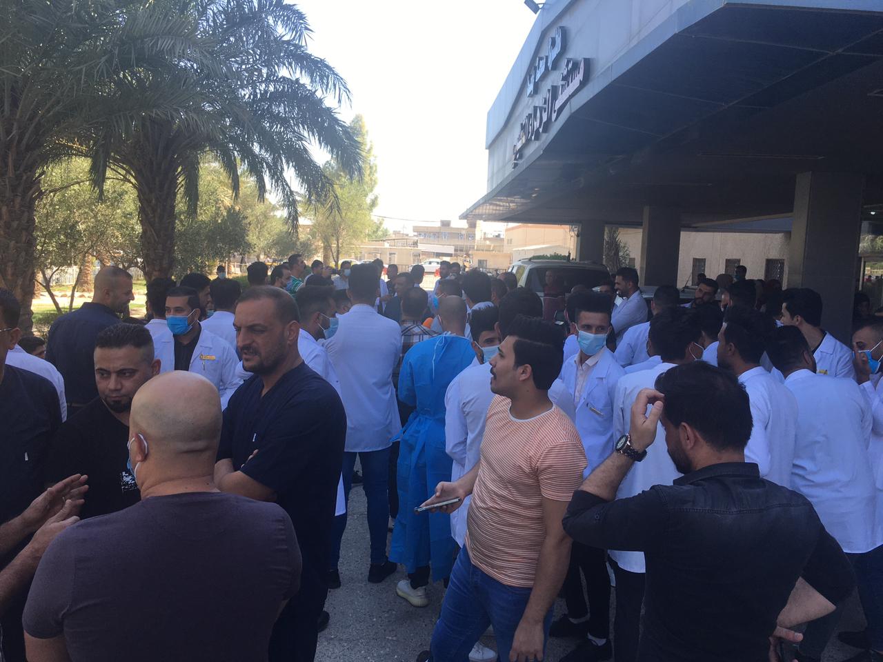 بعد مواجهات "شرسة" مع القوات الأمنية المحتجون يغلقون مبنى الحكومة المحلية بذي قار