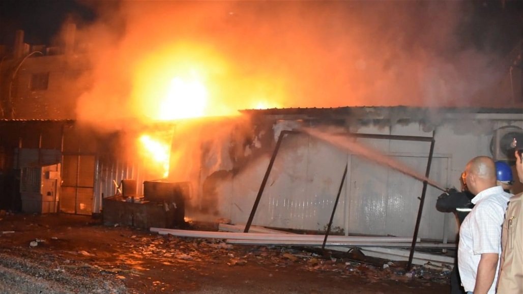 اخماد حريق كبير بعدد من المحال التجارية جنوب بغداد