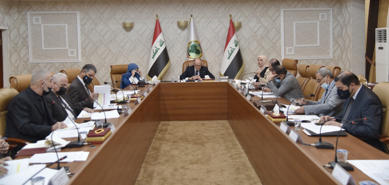 وزير المالية يحدد أولويات الورقة البيضاء