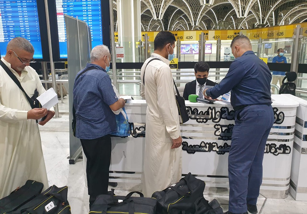 بعد انقطاع لعامين.. انطلاق أولى رحلات المعتمرين عراقيين جواً نحو السعودية